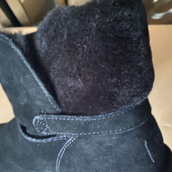 Ugg black boots new w box size 9 - Picture 3 of 4